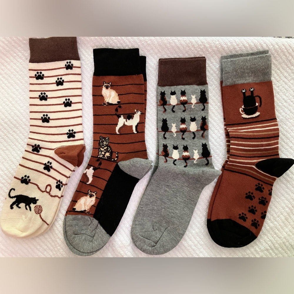 Four pair new womens cat lover socks. Mid calf. Looks to fit sizes 7-9.